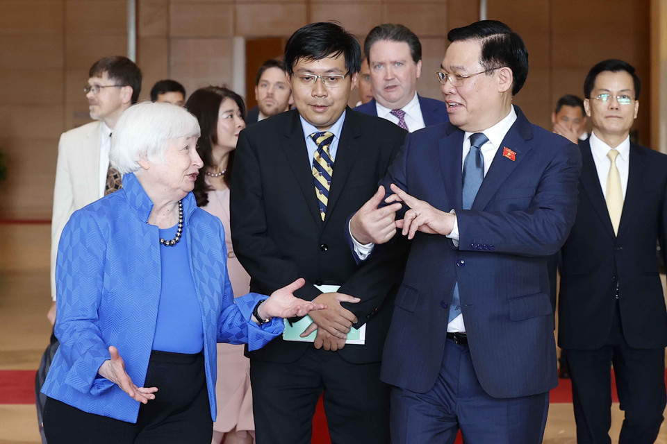 Chủ tịch Quốc hội Vương Đình Huệ và Bộ trưởng Bộ Tài chính Hoa Kỳ Janet Yellen. (Ảnh: Doãn Tấn/TTXVN)