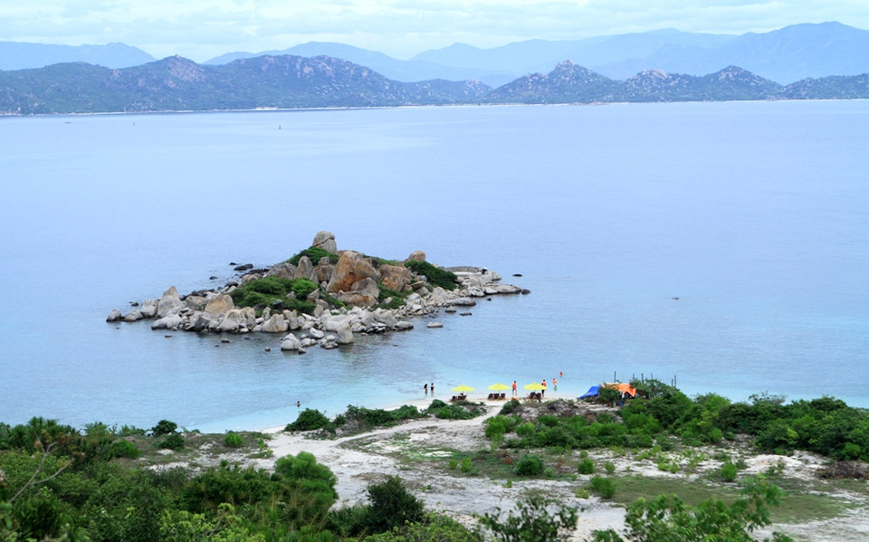 Một góc bãi Nhà Cũ nhìn từ trên cao. (Ảnh: Xuân Mai/Vietnam+)