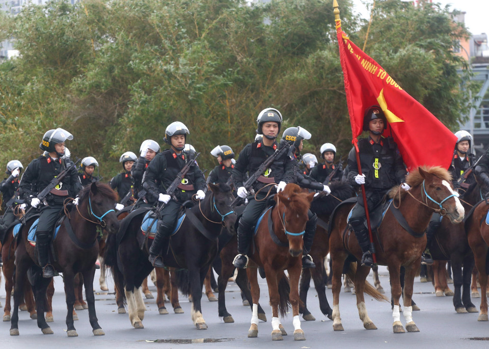 Các lực lượng tổng duyệt các phương án, huy động phương tiện, huấn luyện võ thuật, diễn tập giải quyết các tình huống gây rối, các trường hợp tụ tập kích động tại các mục tiêu được bảo vệ. (Ảnh: TTXVN phát)