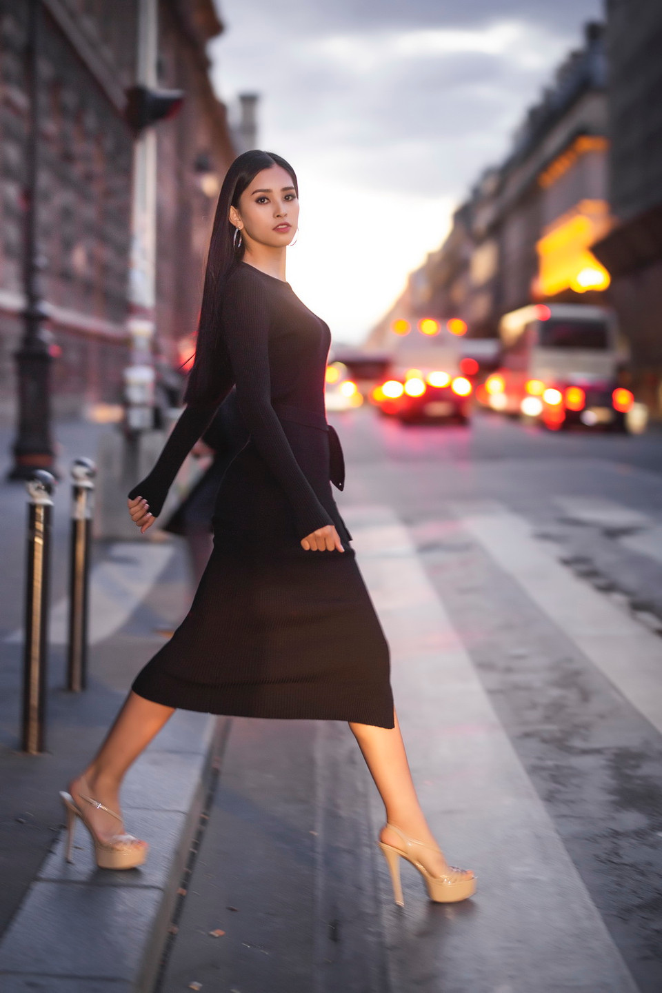 Sở hữu vẻ đẹp khá Tây, chỉ cần một biểu cảm nhỏ trên gương mặt, Hoa hậu Tiểu Vy đã có những khoảnh khắc xuất thần.