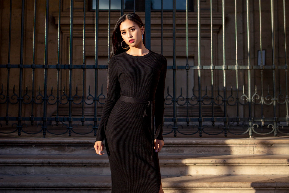 Sau khi tham gia sự kiện ra mắt 2 dòng xe của Vinfast cùng ngôi sao quốc tế David Beckham, Hoa hậu Trần Tiểu Vy đã thực hiện bộ ảnh streetstyle ngay trên đường phố thủ đô Paris hoa lệ.