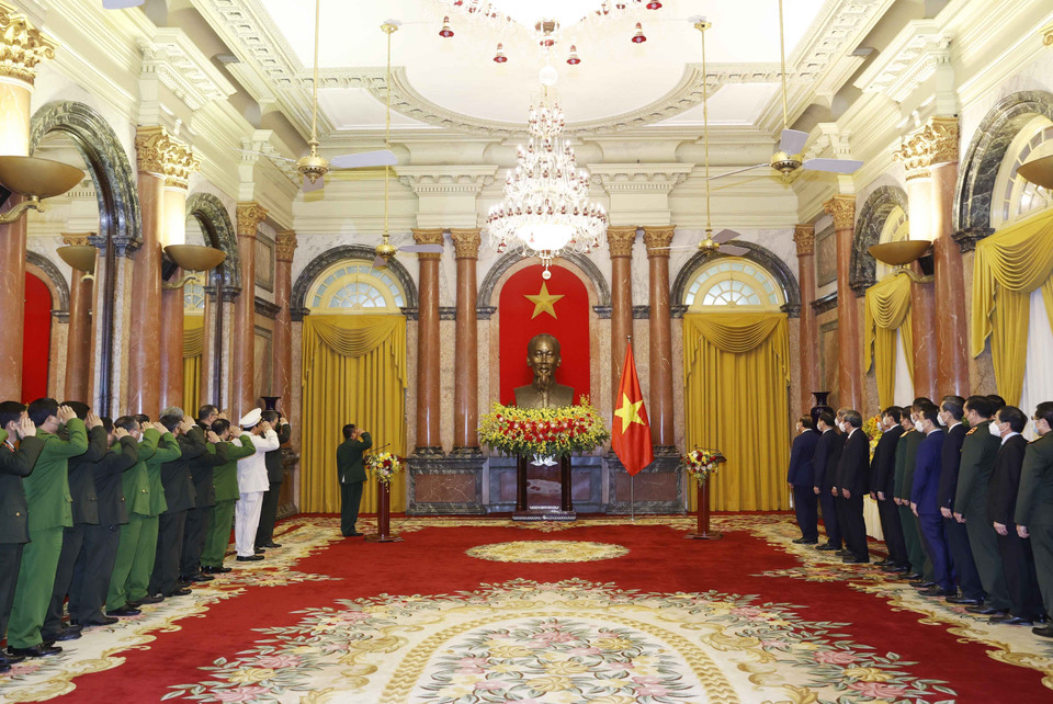 Quang cảnh lễ phong hàm cho Thứ trưởng Bộ Công an Trần Quốc Tỏ và Lương Tam Quang. (Ảnh: Thống Nhất/TTXVN)