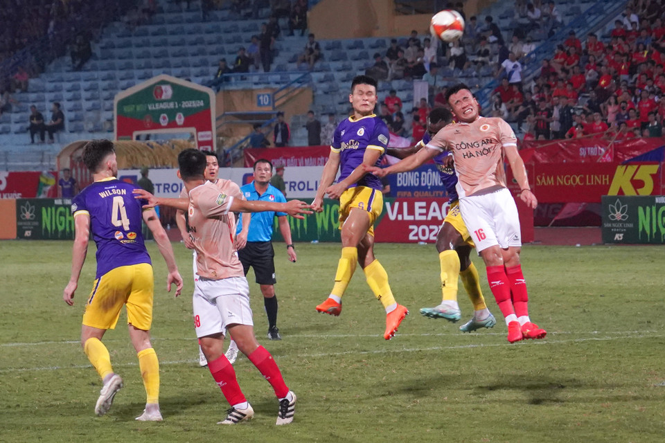 Hà Nội FC thi đấu nỗ lực trong hiệp hai nhưng không thể tận dụng được các cơ hội. (Ảnh: Việt Anh/Vietnam+)