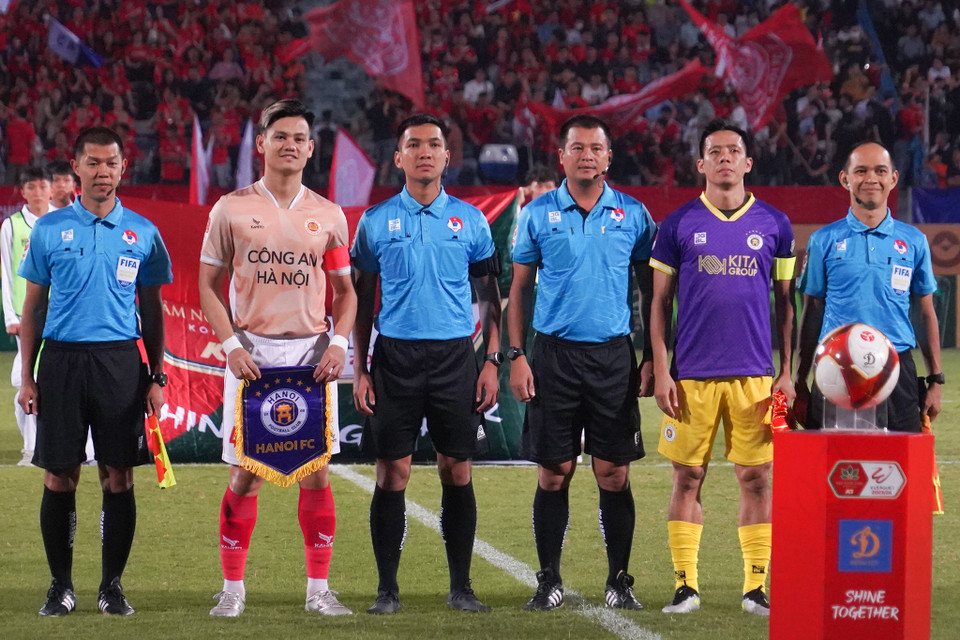 Tối 3/11, Hà Nội FC chạm trán nhà đương kim vô địch Công an Hà Nội trong trận cầu tâm điểm của vòng 3 V-League 2023/24. (Ảnh: Việt Anh/Vietnam+)