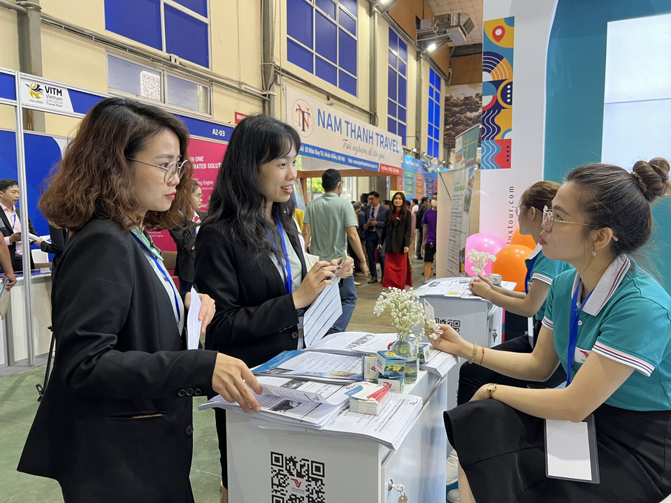 Ban tổ chức dự kiến, hội chợ sẽ thu hút 3.000 doanh nghiệp và 60.000 người dân, du khách, góp phần quan trọng quảng bá hình ảnh về một Việt Nam an toàn, thân thiện, hiền hòa, mến khách, hội nhập và phát triển đến với nhiều du khách tại các thị trường trọng điểm trên thế giới. (Ảnh: Mai Mai/Vietnam+)