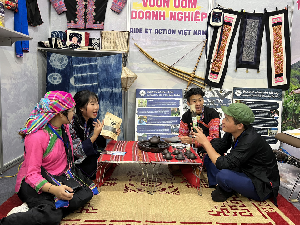 Không gian ươm mầm những doanh nghiệp trẻ của một tổ chức phi chính phủ được giới thiệu tại hội chợ. (Ảnh: Mai Mai/Vietnam+)