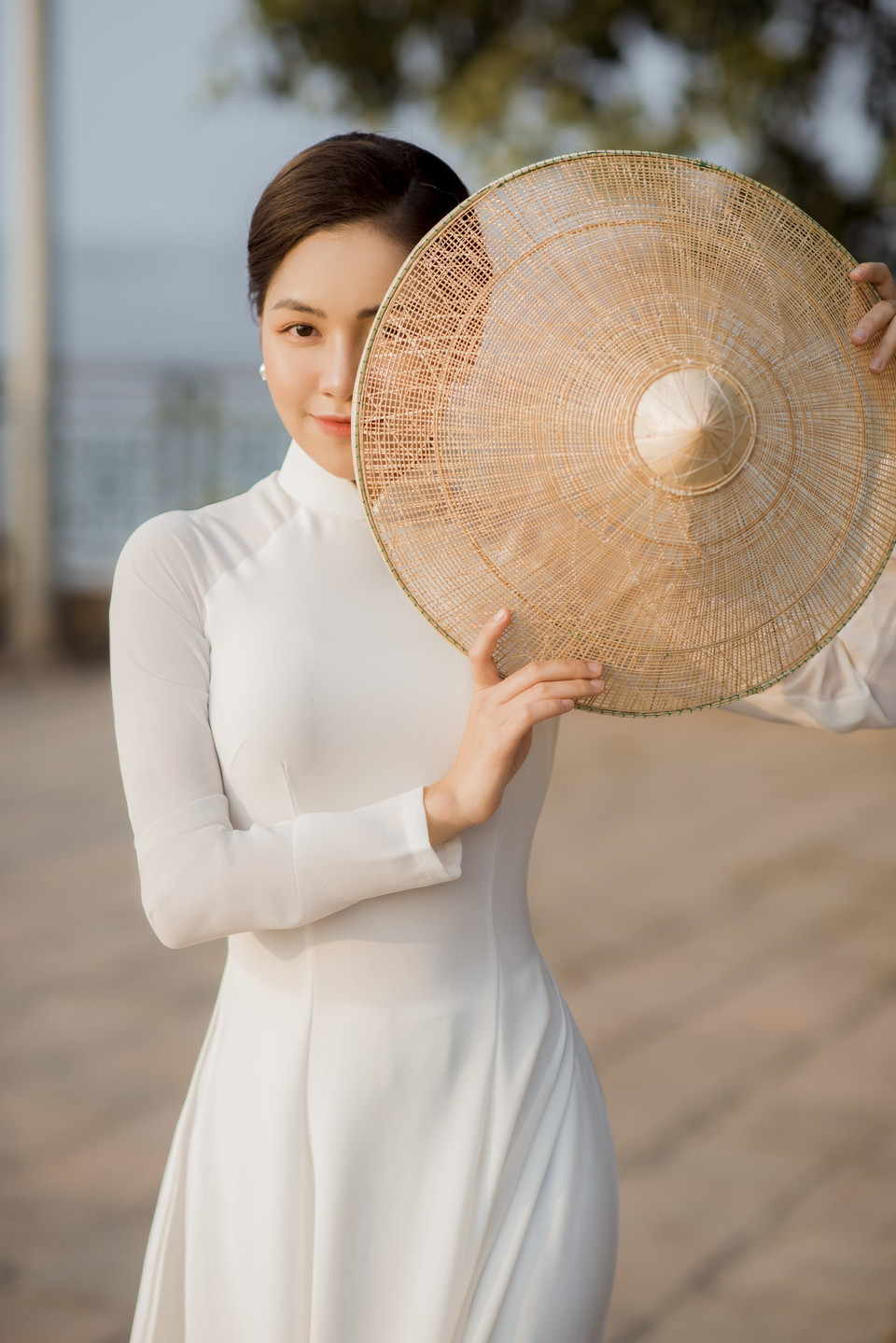 Thùy Linh có thể hát được các dòng nhạc dân gian như xẩm, chèo, quan họ... Cô cũng là học trò của nghệ sỹ nhân dân Thúy Hường. (Ảnh: M.Mai/Vietnam+)