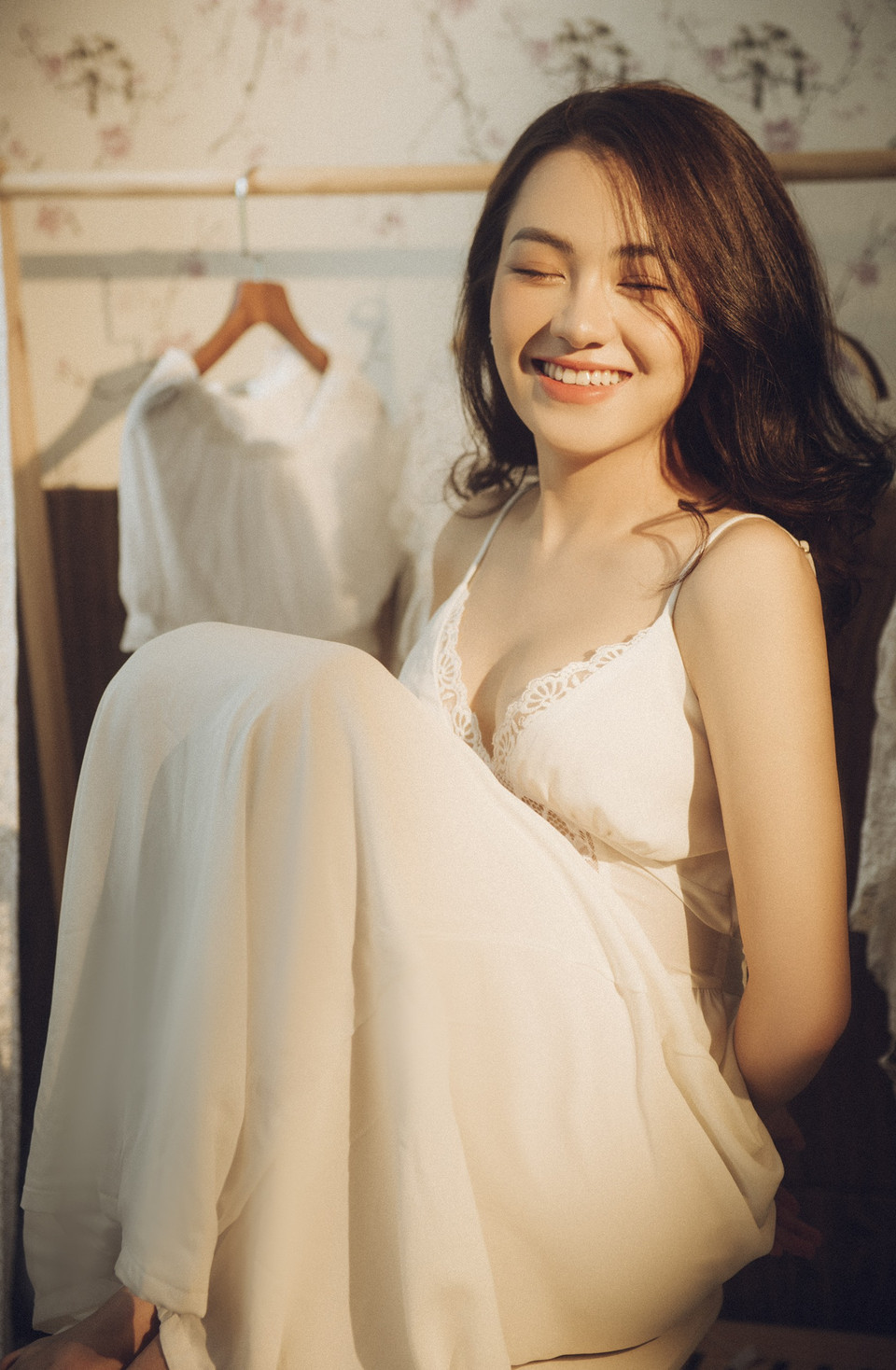  9x chuộng những bộ đồ tôn dáng, trẻ trung, nhẹ nhàng phù hợp với lứa tuổi. (Ảnh: M.Mai/Vietnam+)