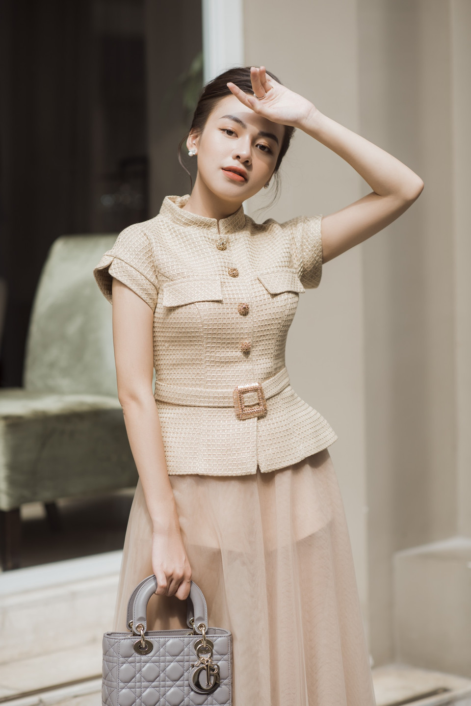 Các màu sắc trung tính và sành điệu như đen, trắng, xám, vàng là lựa chọn yêu thích của Thùy Linh. (Ảnh: M.Mai/Vietnam+)