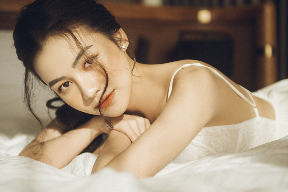 Vũ Thùy Linh gây ‘sốt’ cộng đồng mạng thời gian qua nhờ không chỉ bởi thần thái cuốn hút, thành tích học tập đáng nể mà quan trọng hơn là khả năng hát các dòng nhạc dân gian “khó nhằn” như xẩm, chèo, quan họ... (Ảnh: M.Mai/Vietnam+)