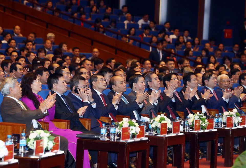 Thủ tướng Nguyễn Xuân Phúc và các đại biểu dự Lễ kỷ niệm. (Ảnh: Thống Nhất/TTXVN)