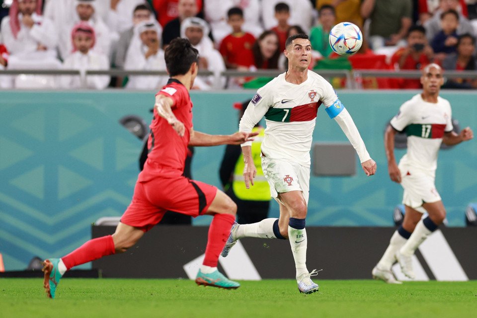 Các trang tin Sofascore và Whoscored lần lượt chấm Ronaldo 5,6 điểm và 5,1 điểm. 4,9 là điểm đánh giá từ trang Fotmob - đều là những điểm số thấp nhất trận. (Ảnh: Hải An/Vietnam+)