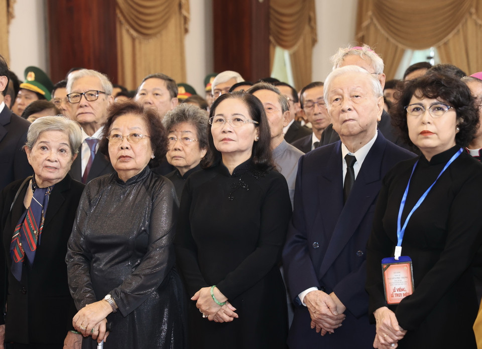 Đoàn đại biểu Thành ủy Hội đồng Nhân dân, Ủy ban Nhân dân, Mặt trận Tổ quốc Việt Nam Thành phố Hồ Chí Minh và các đồng chí lãnh đạo các cơ quan Trung ương phía Nam, các tỉnh thành phố phía Nam, cùng đông đảo các tầng lớp nhân dân, tôn giáo dân tộc dự lễ truy điệu Tổng Bí thư Nguyễn Phú Trọng. (Ảnh: Thanh Vũ/TTXVN)