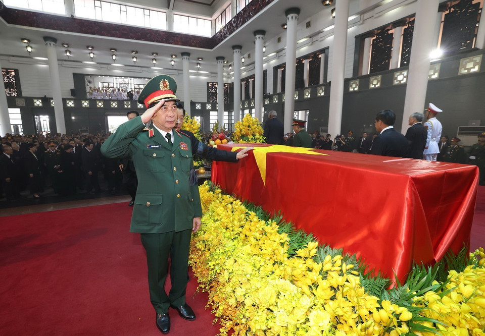 Đại tướng Phan Văn Giang, Ủy viên Bộ Chính trị, Phó Bí thư quân ủy Trung ương, Bộ trưởng Bộ Quốc phòng cùng nhiều tướng lĩnh quân đội dự Lễ truy điệu Tổng Bí thư Nguyễn Phú Trọng. (Ảnh: TTXVN)