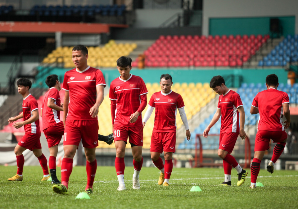 Các cầu thủ ra sân Petaling Jaya để tập luyện trong thời gian 1 tiếng đồng hồ, từ 10 giờ 15 tới 11 giờ 15. (Ảnh: Hoàng Linh/TTXVN)