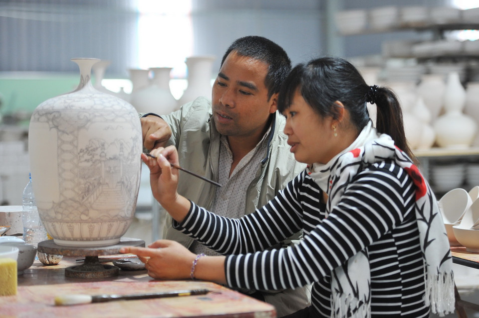 Đến nay, thương hiệu gốm Bồ Bát đã có mặt nhiều nơi trên thị trường trong nước. (Ảnh: Minh Đức/TTXVN)