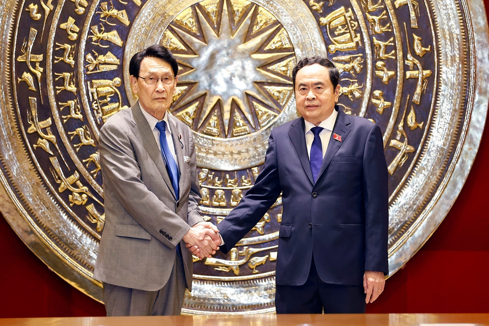 Chủ tịch Quốc hội Trần Thanh Mẫn tiếp ông Tokai Kisaburo, Hạ Nghị sỹ, Trưởng Ban Nghiên cứu chính sách Đảng Dân chủ Tự do Nhật Bản (LDP). (Ảnh: Doãn Tấn/TTXVN)