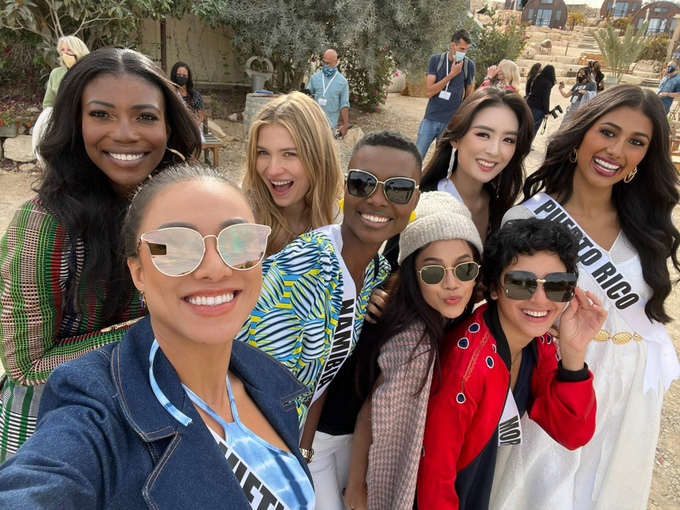 Trong những ngày qua, mỗi lần xuất hiện của Kim Duyên đều thể hiện gu thời trang riêng và nổi bật giữa dàn nhan sắc đến từ khắp nơi trên thế giới. (Ảnh: NVCC)