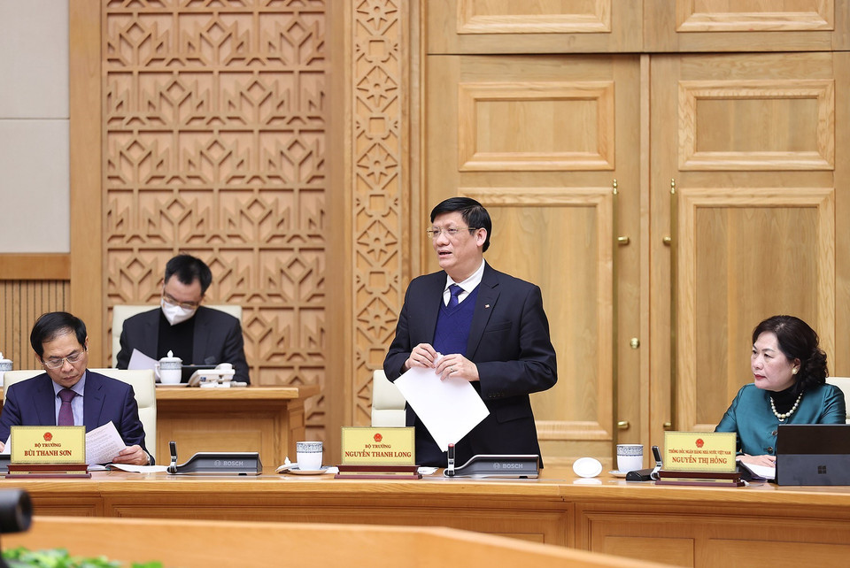 Bộ trưởng Bộ Y tế Nguyễn Thanh Long báo cáo tình hình kiểm soát dịch COVID-19 và tiêm vaccine trong dịp Tết Nguyên đán. (Ảnh: Dương Giang/TTXVN)