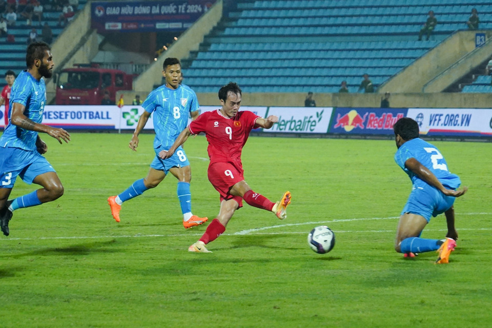 Văn Toàn là một trong những cầu thủ Việt Nam chăm chỉ "bắn phá" khung thành đội khách nhất. (Ảnh: Việt Anh/Vietnam+)