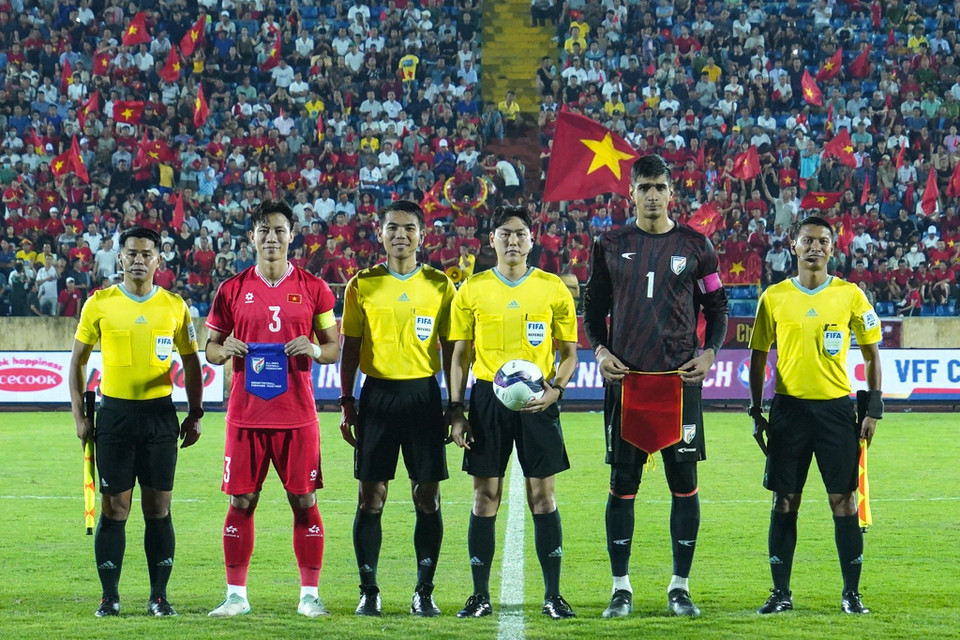 Tối 12/10, Đội tuyển Việt Nam (áo đỏ) tiếp đón đội khách Ấn Độ trong trận giao hữu thuộc khuôn khổ FIFA Days tháng 10/2024. (Ảnh: Việt Anh/Vietnam+)