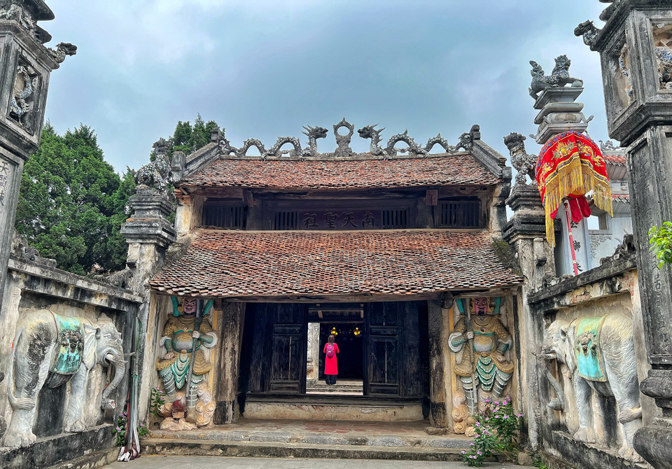 Tới tháng 4/2022, lễ hội đình Hùng Lô được Bộ Văn hóa, Thể thao và Du lịch công nhận là di sản văn hóa phi vật thể cấp quốc gia. (Ảnh: Mai Mai/Vietnam+)