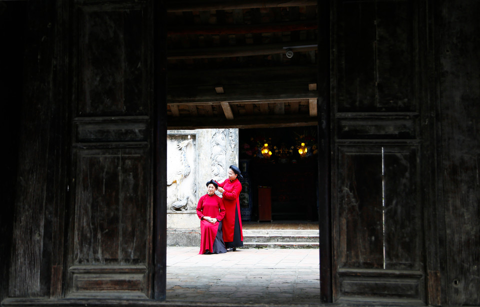 Những người dân của làng chính là những nghệ nhân, thế hệ lưu giữ và trao truyền các giá trị di sản văn hóa độc đáo bản địa. (Ảnh: Mai Mai/Vietnam+)