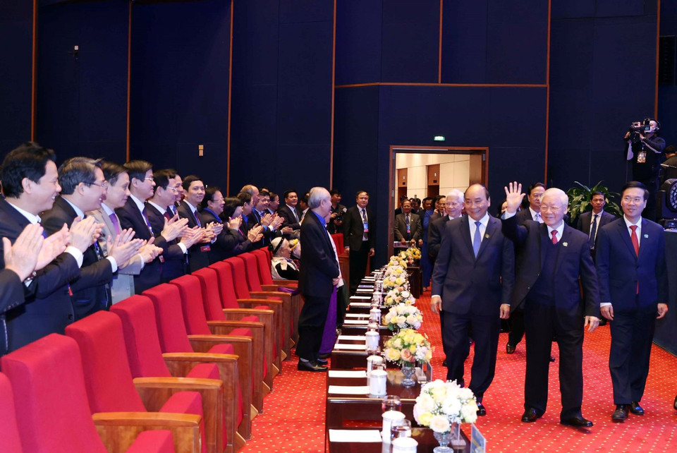 Tổng Bí thư, Chủ tịch nước Nguyễn Phú Trọng, Thủ tướng Nguyễn Xuân Phúc và các lãnh đạo, nguyên lãnh đạo Đảng, Nhà nước tham dự Lễ kỷ niệm. (Ảnh: Thống Nhất/TTXVN)