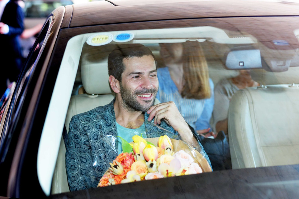 ...Alexis Mabille thực sự luôn làm các quý cô đắm đuối. (Ảnh: Đại Ngô)