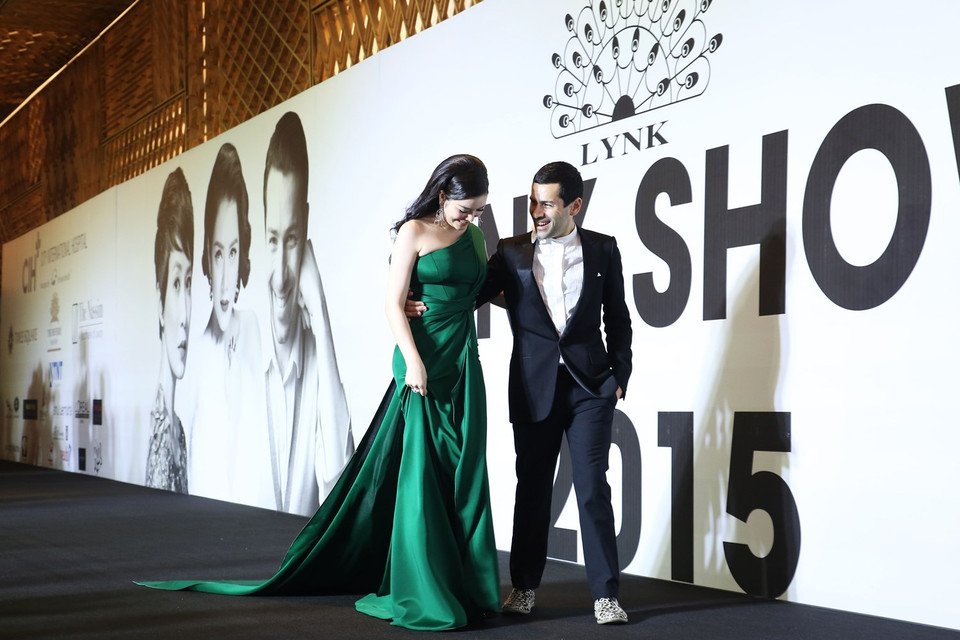 Lý Nhã Kỳ và nhà thiết kế đã cùng bàn bạc về một show diễn khi gặp nhau ở Pháp cách đây một năm. (Ảnh: Đại Ngô)