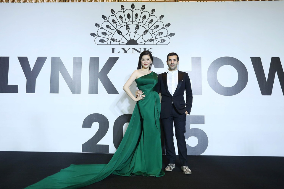 Theo đúng tiêu chuẩn tại Paris, show diễn của Alexis diễn ra trong 8 phút với 24 bộ đồ. (Ảnh: Đại Ngô)