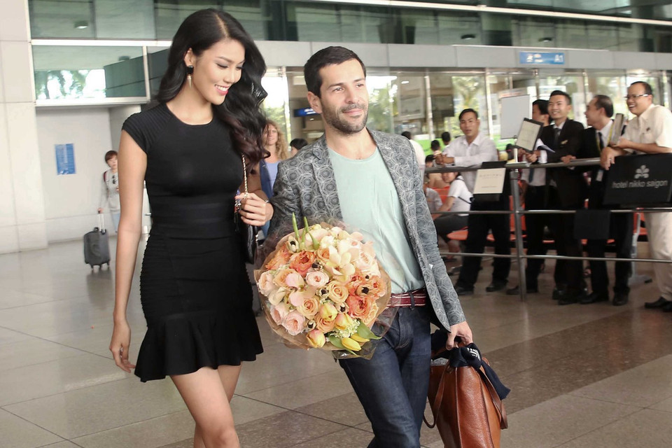 Với những thiết kế lộng lẫy, cầu kỳ được làm thủ công tỉ mỉ, dòng Haute Couture của Alexis Mabille vốn chỉ dành cho những sàn diễn hàng đầu thế giới ở những kinh đô thời trang thế giới. (Ảnh: Đại Ngô)