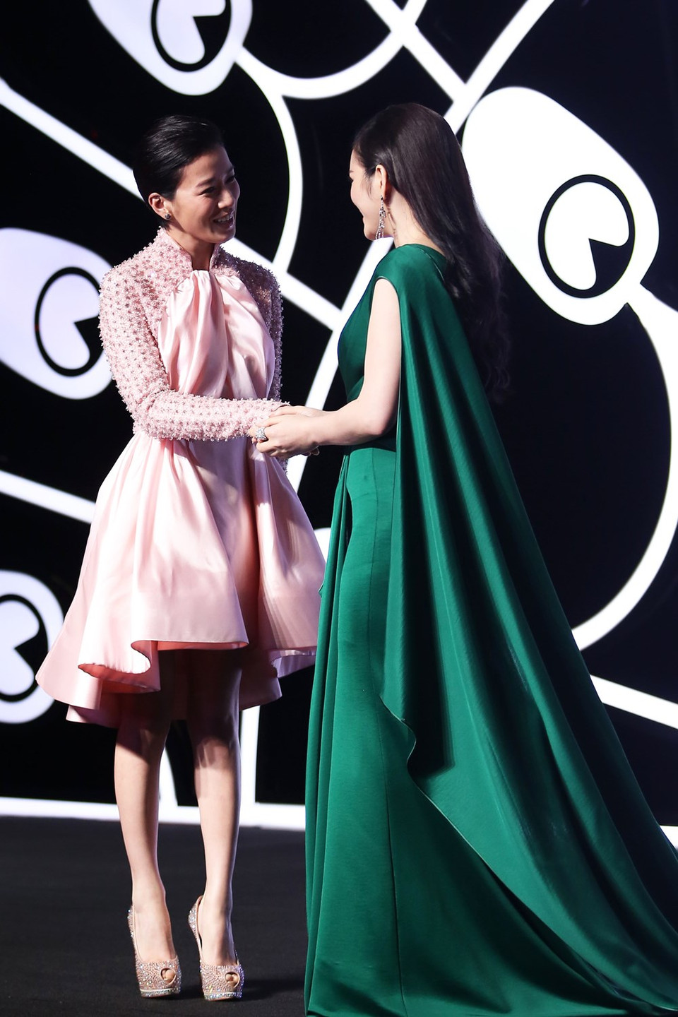 Xa Thi Mạn cho biết, khi xem show cô thực sự thấy 'nể' Lý Nhã Kỳ bởi người phụ nữ này đã làm được một điều rất đáng khâm phục trong điều kiện phát triển thời trang tại Việt Nam. (Ảnh: Đại Ngô)