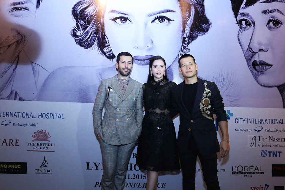 Với Alexis Mabille, mỗi trang phục Couture là biểu thị của một mối quan hệ gắn bó sâu sắc giữa niềm đam mê và sự gợi cảm, những bí quyết tối thượng để tôn vinh vẻ đẹp của người phụ nữ mặc chiếc đầm đó.' (Ảnh: Đại Ngô)