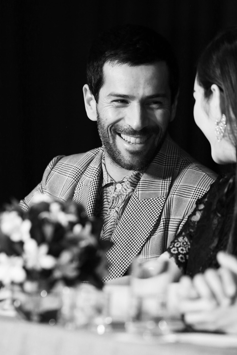 'Thông thường các thiết kế cao cấp chỉ được quy định những khoảng giá nhất định. Và tôi chỉ muốn khẳng định rằng mỗi thiết kế của tôi sẽ thực sự là một tác phẩm kỳ công, tỉ mỉ, tinh xảo đến từng chi tiết.' (Ảnh: Đại Ngô)