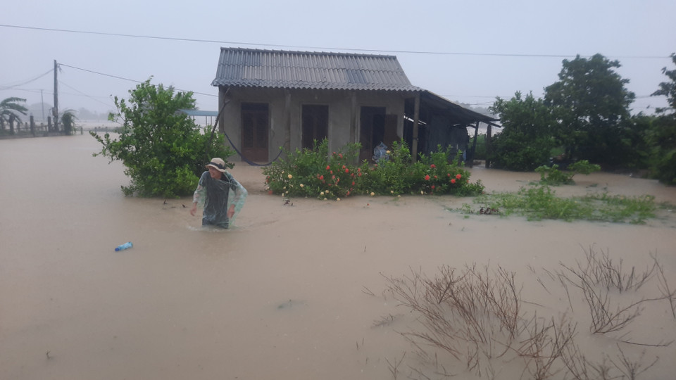 Nước lũ gây ngập lụt tại xã Cam Thụy, huyện Cam Lộ. (Ảnh: Hồ Cầu/TTXVN)
