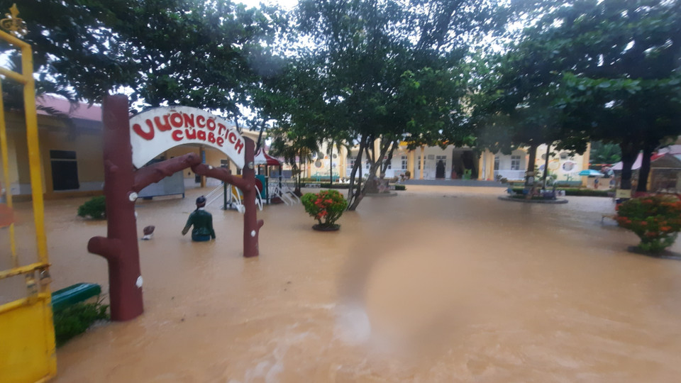 ước lũ gây ngập lụt tại xã Cam Thụy, huyện Cam Lộ. (Ảnh: Hồ Cầu/TTXVN)