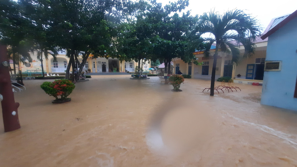 Nước lũ gây ngập lụt tại xã Cam Thụy, huyện Cam Lộ. (Ảnh: Hồ Cầu/TTXVN)