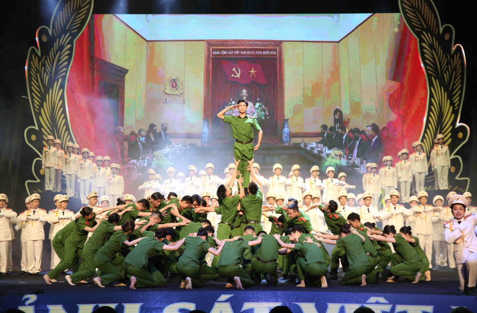 Chương trình biểu diễn nghệ thuật chào mừng buổi lễ. (Ảnh: Phạm Kiên/TTXVN)