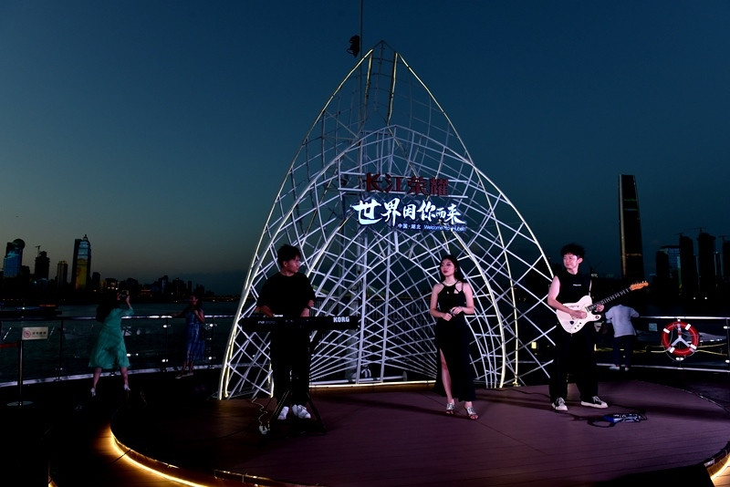 Hoạt động ca nhạc đã được nối lại trên một tàu du lịch của thành phố Vũ Hán. (Ảnh: Tiến Trung/Vietnam+)