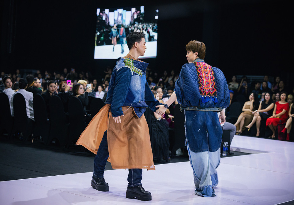 Bộ sưu tập muốn mang đến những giá trị truyền thống của chất liệu dân gian với tinh thần mới mẻ, hiện đại. (Ảnh: CTV/Vietnam+)