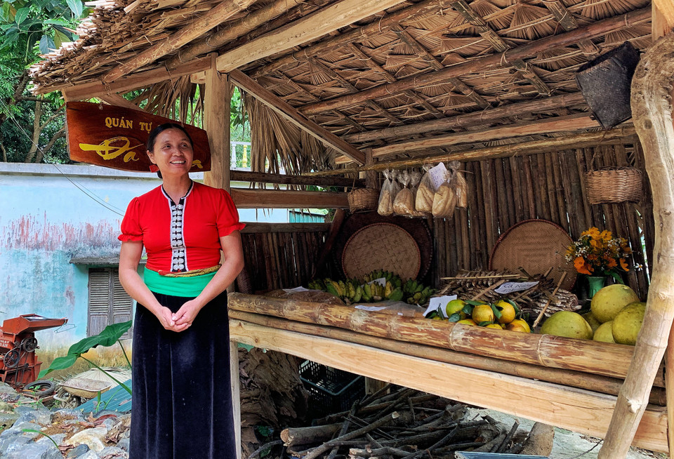 'Quán tự giác' ở Đá Bia là mô hình buôn bán có 1 không 2. Cô Yệu cho biết mô hình này ra đời từ những năm 1960 rồi thất truyền một thời gian và mới trở lại trong những năm gần đây. (Ảnh: Mai Mai/Vietnam+)