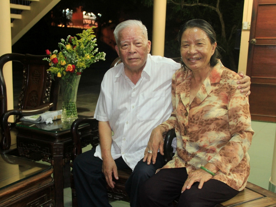 Trung tướng và phu nhân vẫn hạnh phúc cho đến giờ. (Ảnh: ChiLê/Vietnam+)