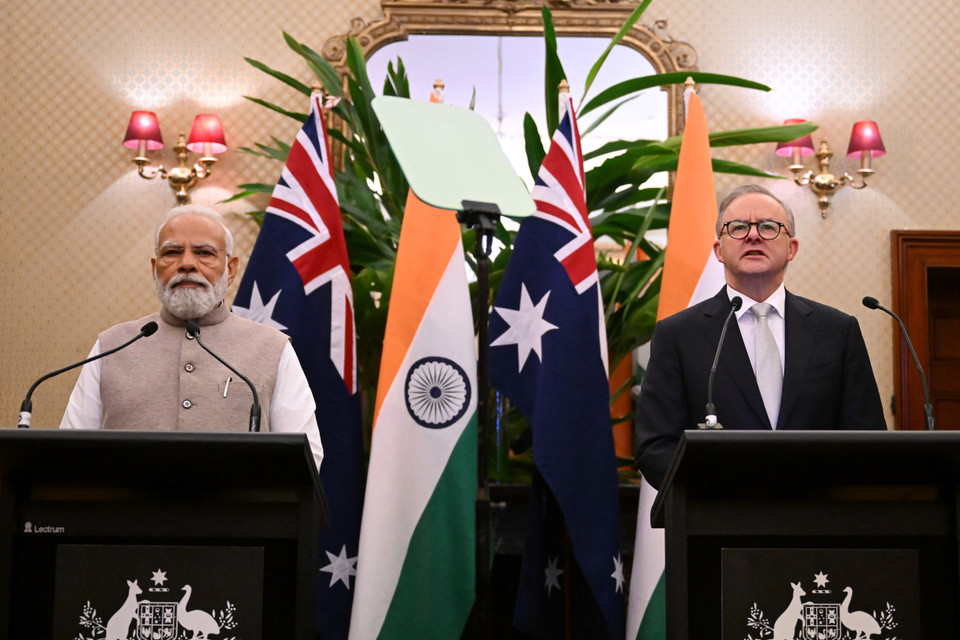 Thủ tướng Ấn Độ Narendra Modi (phải) và người đồng cấp Australia Anthony Albanese tại cuộc gặp ở Sydney ngày 24/5/2023. (Ảnh: AFP/TTXVN)