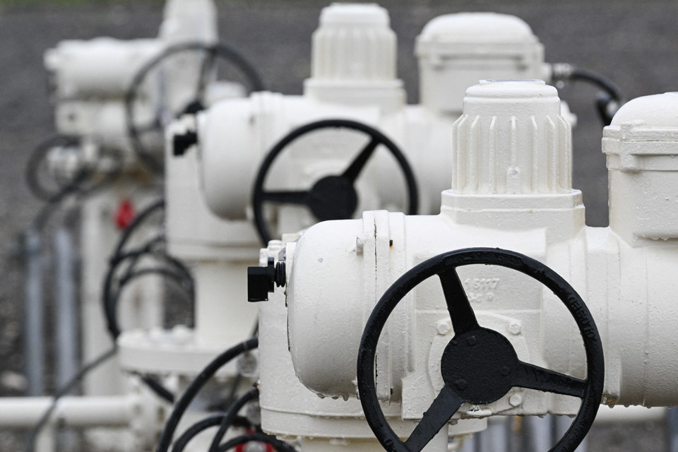 Đường ống dẫn khí đốt tại trạm nén ở Morelmaison, miền đông nước Pháp. (Nguồn: AFP/TTXVN)