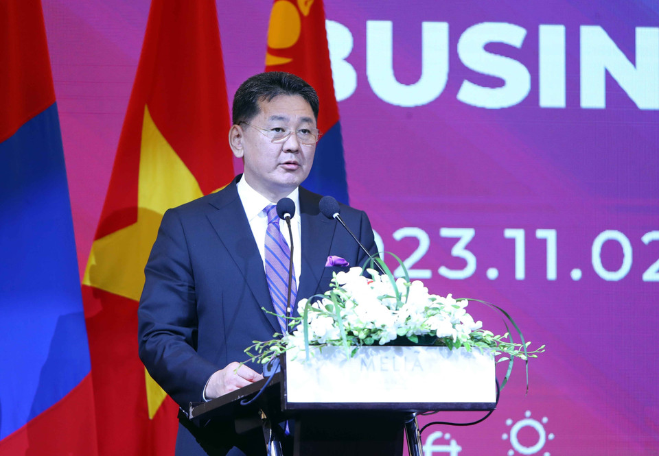 Tổng thống Mông Cổ Ukhnaagiin Khurelsukh phát biểu tại Diễn đàn. (Ảnh: An Đăng/TTXVN)