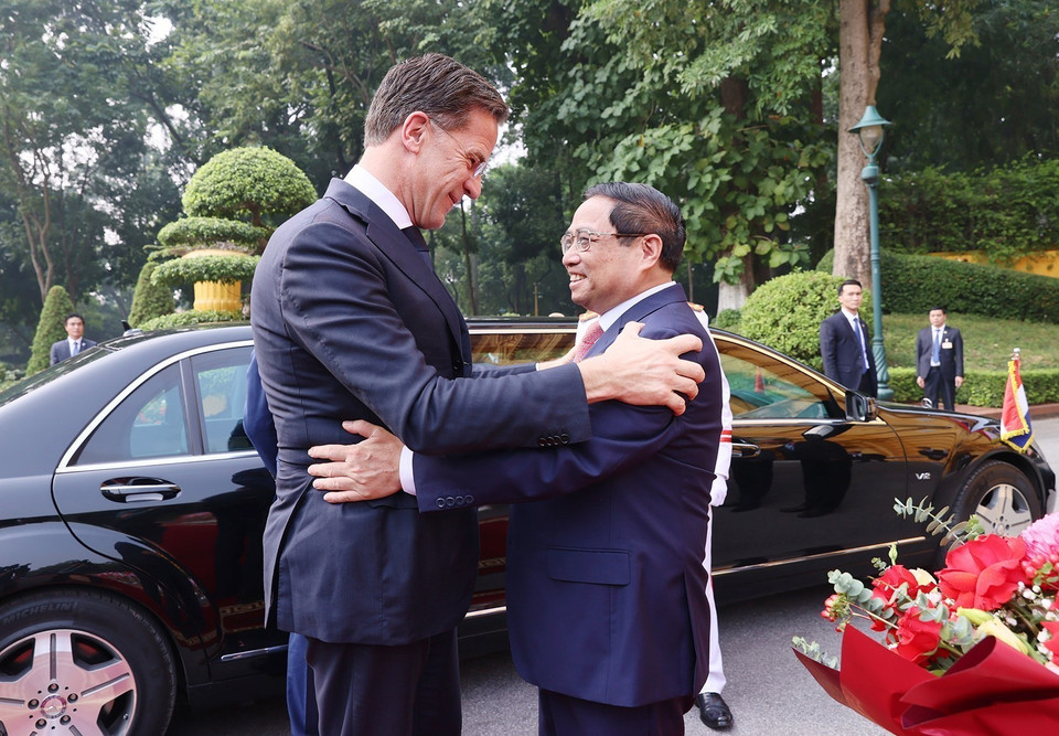 Thủ tướng Phạm Minh Chính đón Thủ tướng Hà Lan Mark Rutte. (Ảnh: Dương Giang/TTXVN)