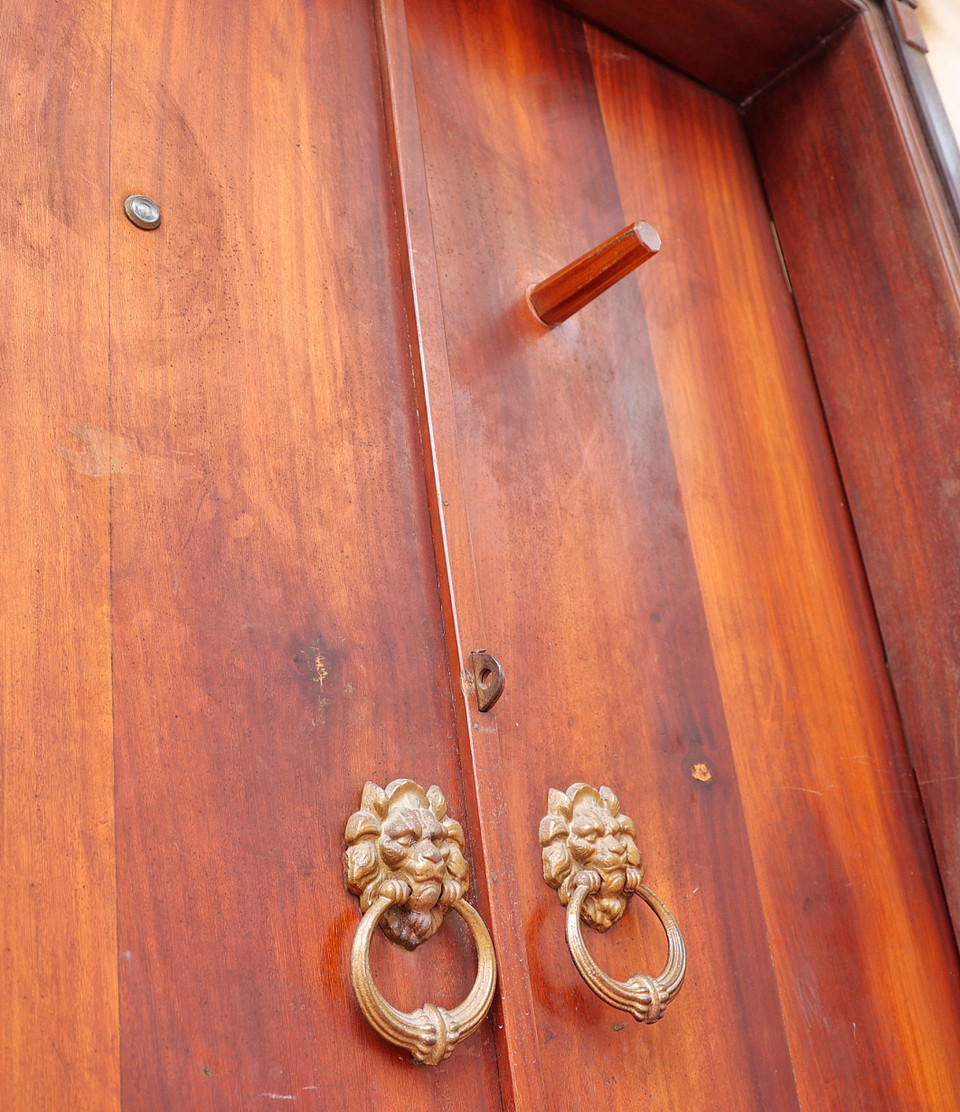 ...hay cổng nay. (Ảnh: Xuân Mai/Vietnam+)