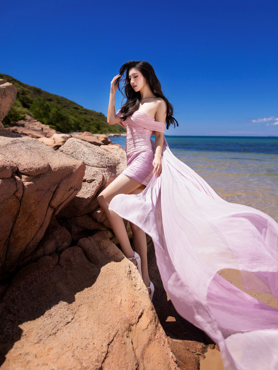 Vừa qua, Á hậu Phương Nhi chính thức là đại diện Việt Nam tại Miss International 2023 sẽ diễn ra vào tháng 10 ở Nhật Bản. Với nhan sắc ngọt ngào cùng sự hoạt bát đáng yêu, Phương Nhi nhận được nhiều sự ủng hộ khi đến với đấu trường nhan sắc này. (Ảnh: PV/Vietnam+)