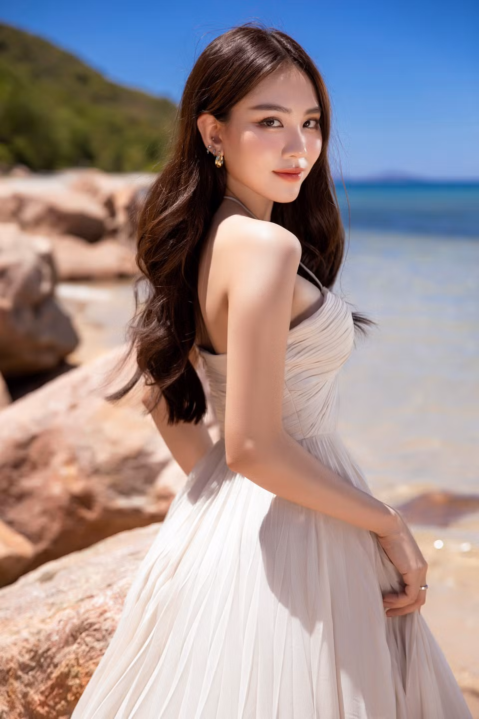 Nàng hậu đã thành lập một công ty thời trang, dùng số tiền lợi nhuận để thực hiện các dự án nhân ái trong nước và đóng góp vào quỹ nhân ái của tổ chức Miss World. (Ảnh: PV/Vietnam+)